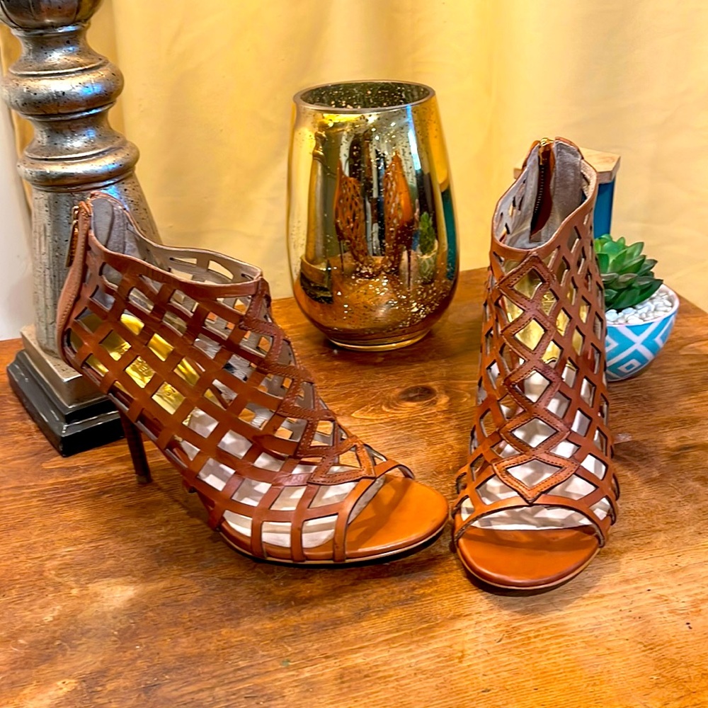 MICHAEL KORS SEXY BOOTIES SIZE 7 1/2